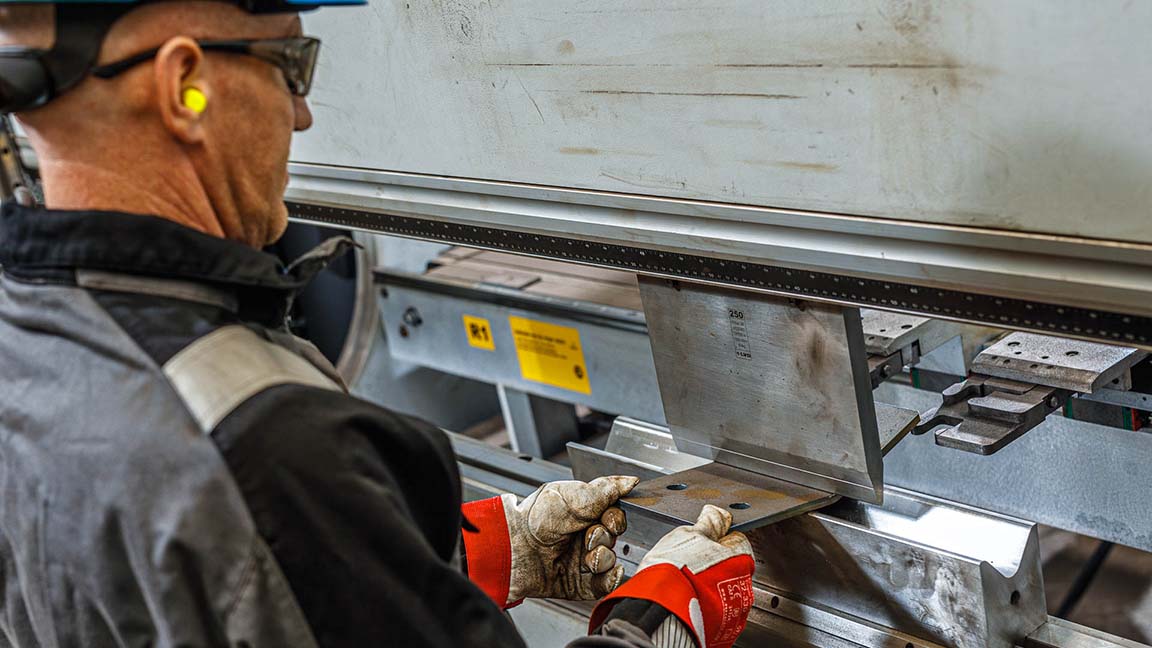 Bad Machine Operator Machine Operator • Geldof